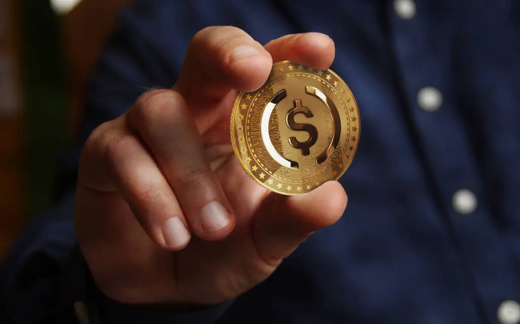 Stablecoin Clash: Innovation vs Bank Control